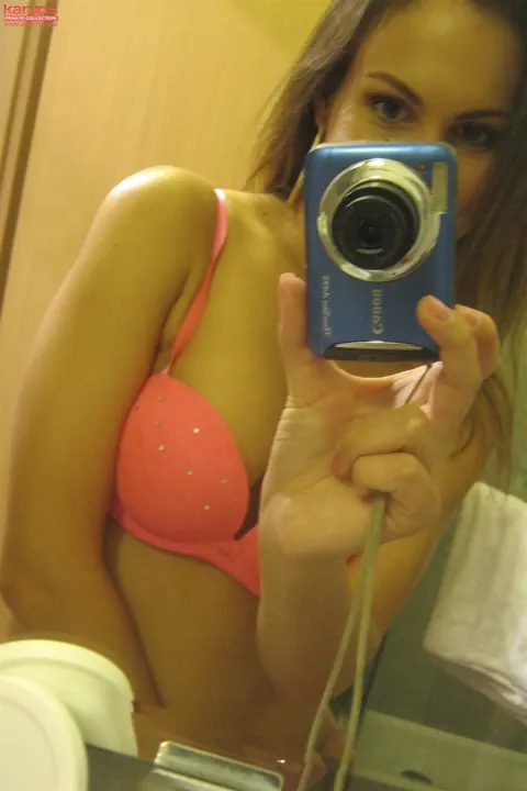 Thick Amateur with Small Tits and Big Ass Spreads in the Mirror Selfie – photo 7 of 20