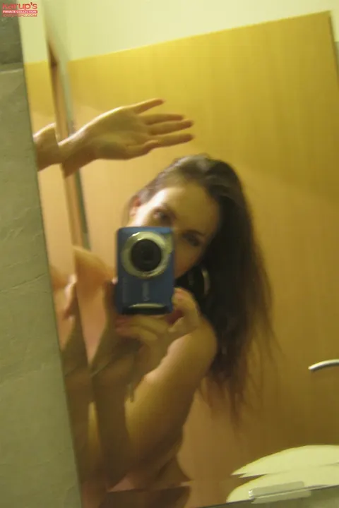 Thick Amateur with Small Tits and Big Ass Spreads in the Mirror Selfie – photo 15 of 20