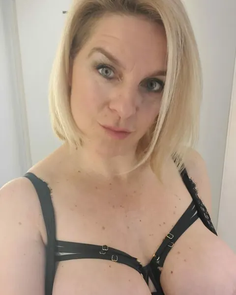 Mature Blonde Shows Off Her Big Tits and Round Ass – photo 3 of 10