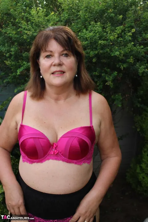 Curvy Mature Woman in Lingerie Pulls Panties Aside and Fingers Outdoors – photo 2 of 13
