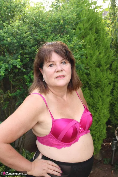 Curvy Mature Woman in Lingerie Pulls Panties Aside and Fingers Outdoors – photo 3 of 13