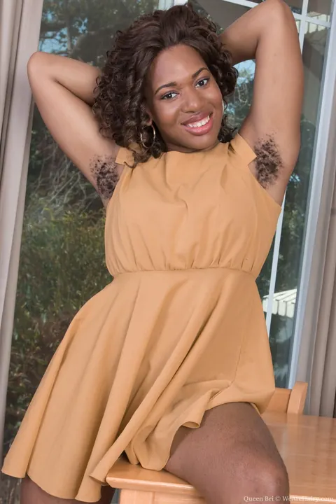 Curvy Ebony Woman Spreads Her Hairy Pussy and Big Ass – photo 4 of 17