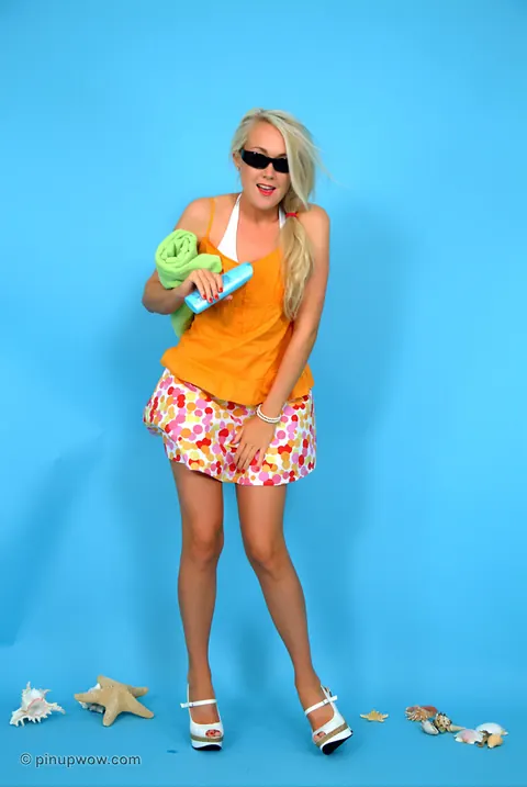 Lucy Anne Brooks: Mature Blonde MILF Oils Her Tits in a Bikini, Skirt and Heels – photo 1 of 17