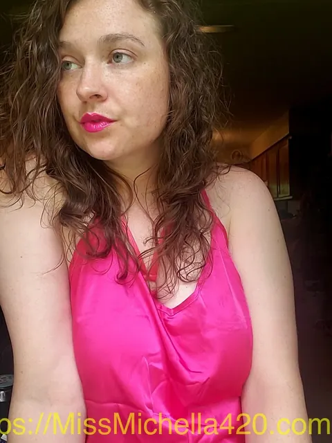 BBW Pulls Her Top Down and Spreads Her Legs Wide – photo 2 of 17