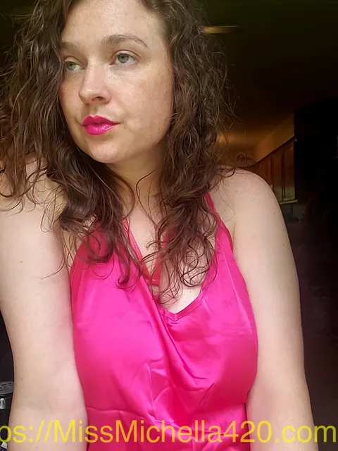 BBW Pulls Her Top Down and Spreads Her Legs Wide – photo 15 of 17