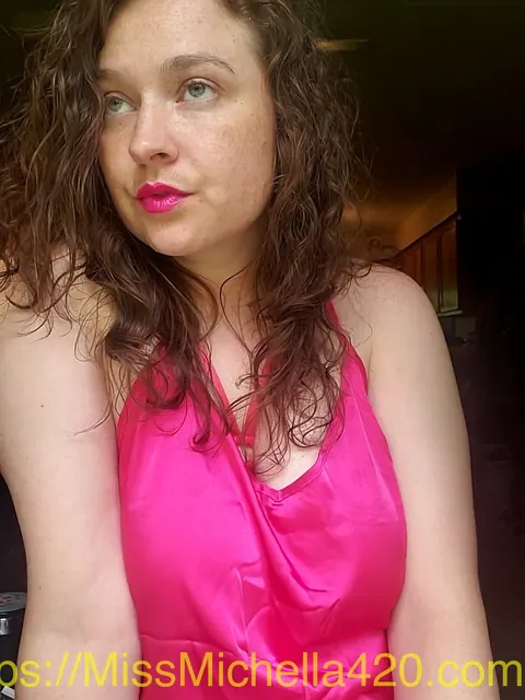 BBW Pulls Her Top Down and Spreads Her Legs Wide – photo 1 of 17