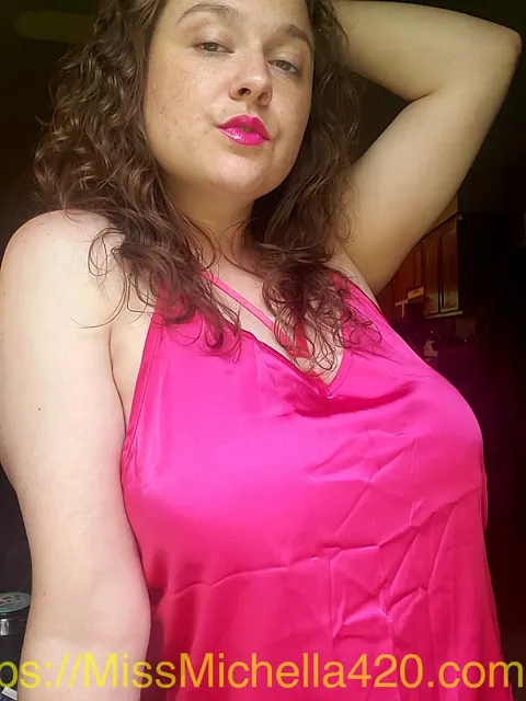 BBW Pulls Her Top Down and Spreads Her Legs Wide – photo 17 of 17