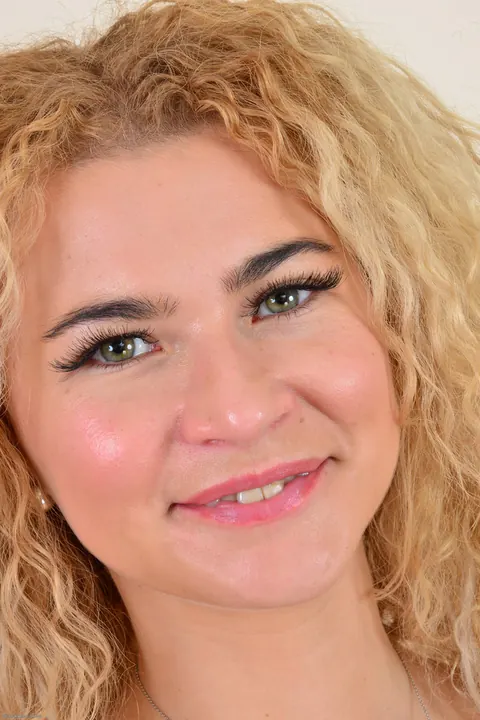 Angel Diamonds: European Blonde PAWG Shows Off Her Shaved Pussy – photo 16 of 16