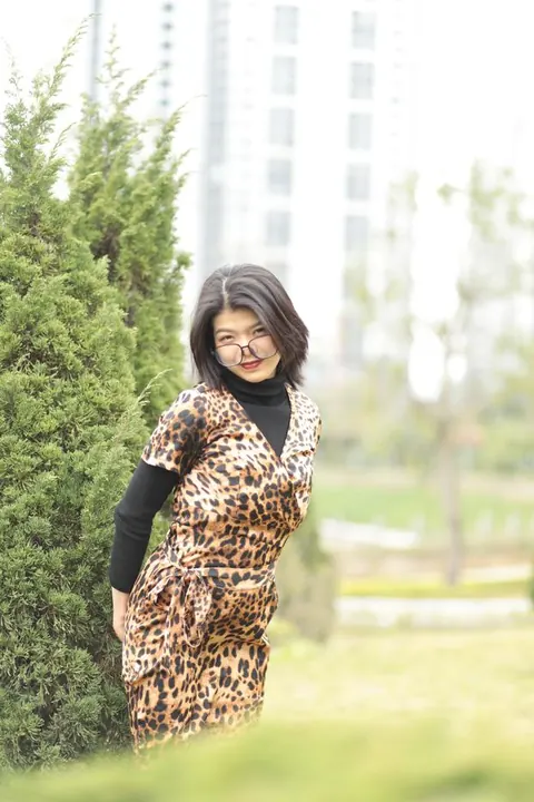 Short-Haired Asian Babe in Leopard Dress Poses in Public – photo 17 of 21