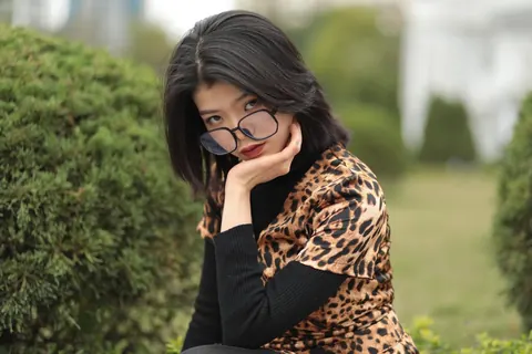 Short-Haired Asian Babe in Leopard Dress Poses in Public – photo 4 of 21
