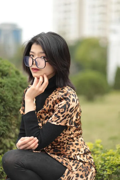 Short-Haired Asian Babe in Leopard Dress Poses in Public – photo 3 of 21