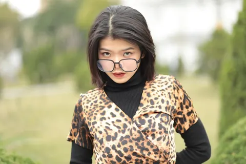 Short-Haired Asian Babe in Leopard Dress Poses in Public – photo 5 of 21