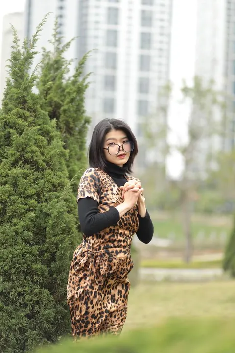 Short-Haired Asian Babe in Leopard Dress Poses in Public – photo 15 of 21