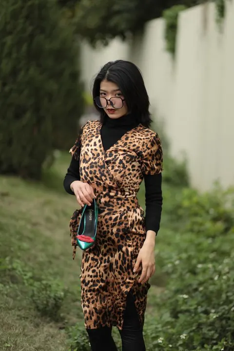 Short-Haired Asian Babe in Leopard Dress Poses in Public – photo 10 of 21