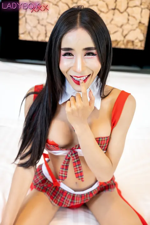 Asian Trans Woman Poses Nude and Shows Her Body Front and Back – photo 4 of 16