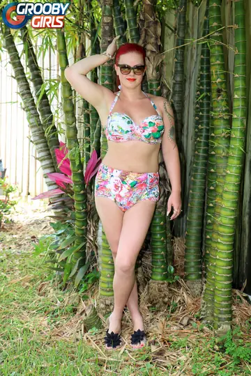Curvy Redhead Trans Woman Poses Nude