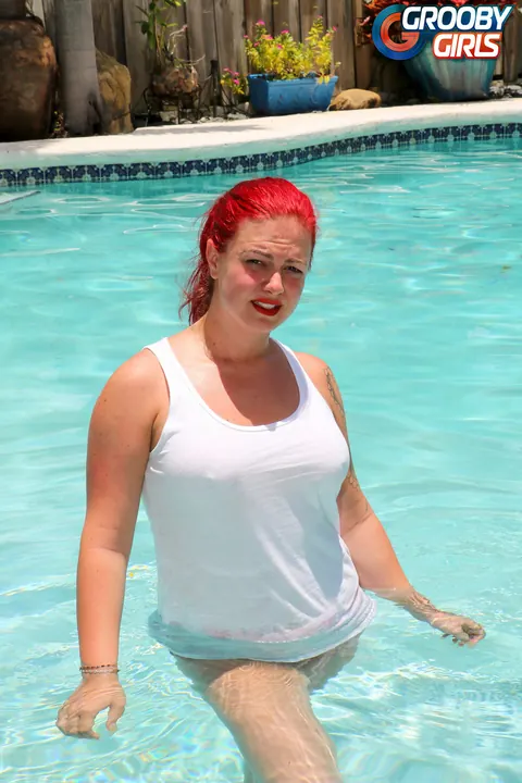 Curvy Redhead Trans Woman Poses Nude – photo 3 of 16
