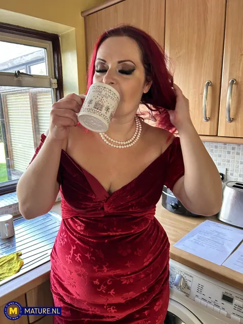 Tall Redhead MILF Bares Her Shaved Pussy Outdoors – photo 14 of 20