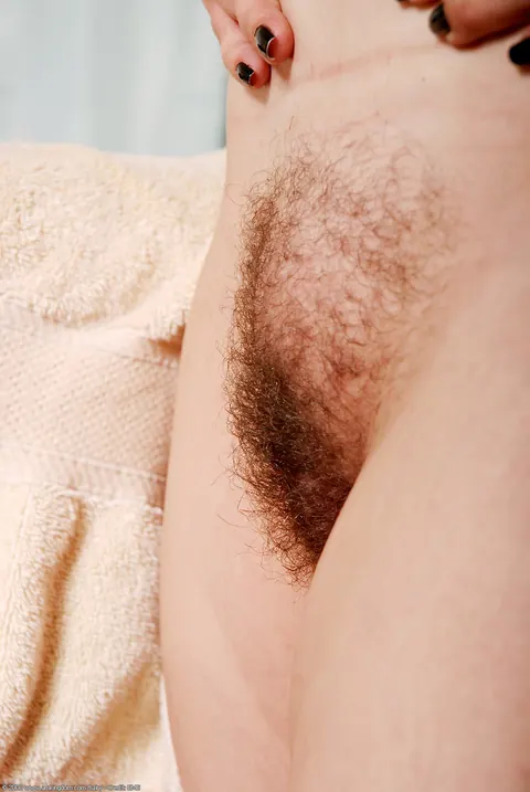 Nina Swiss: BBW Brunette with Big Natural Tits Lifts Her Saggy Breasts – photo 11 of 21