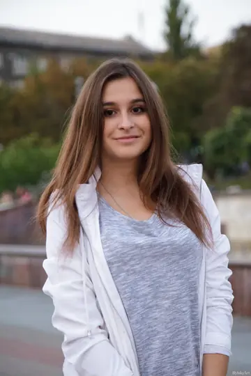 Penelope Fiore – Latina Brunette with Natural Tits Poses Nude in the Open Air