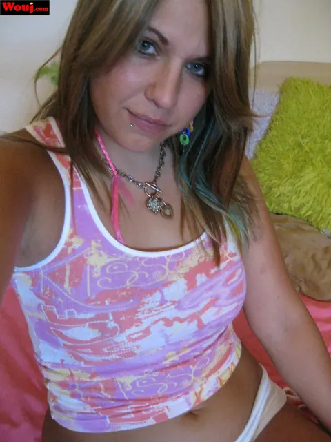 Blonde Poses in Her Outfit and Smiles for the Camera – photo 4 of 15