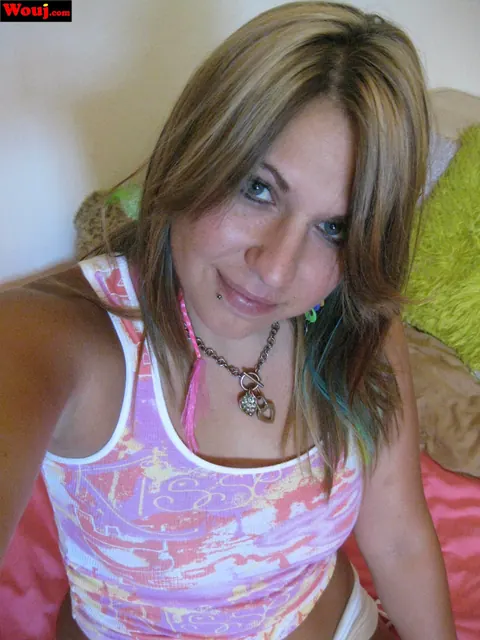 Blonde Poses in Her Outfit and Smiles for the Camera – photo 5 of 15