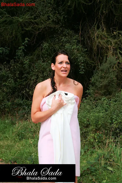 Brunette MILF Unwraps Her Robe and Poses Naked – photo 8 of 15