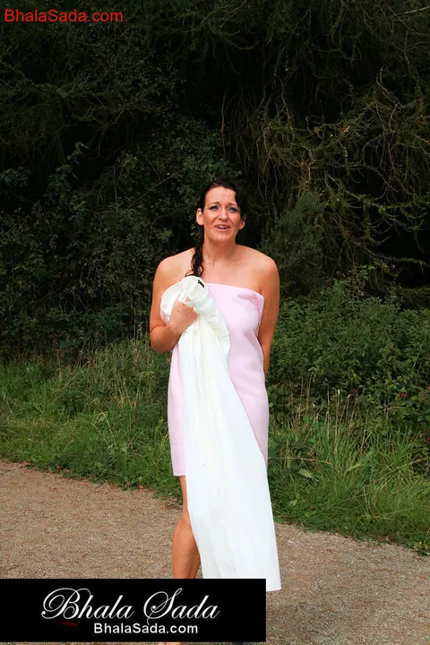 Brunette MILF Unwraps Her Robe and Poses Naked – photo 4 of 15
