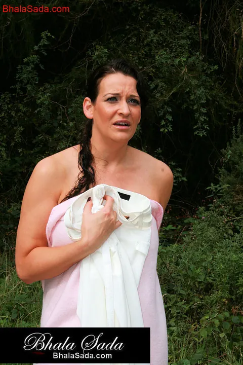 Brunette MILF Unwraps Her Robe and Poses Naked – photo 10 of 15