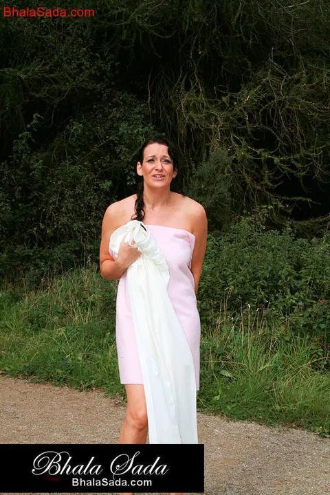 Brunette MILF Unwraps Her Robe and Poses Naked – photo 5 of 15