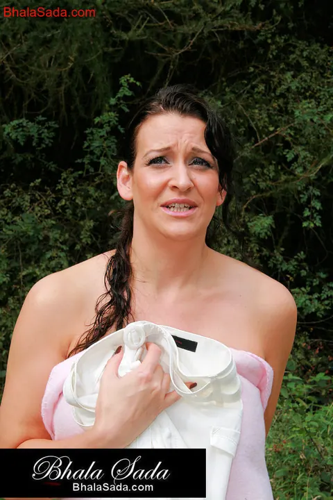 Brunette MILF Unwraps Her Robe and Poses Naked – photo 13 of 15