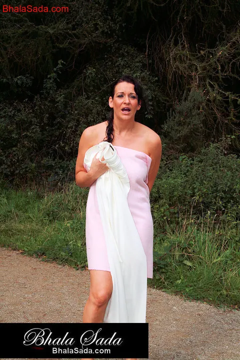 Brunette MILF Unwraps Her Robe and Poses Naked – photo 6 of 15
