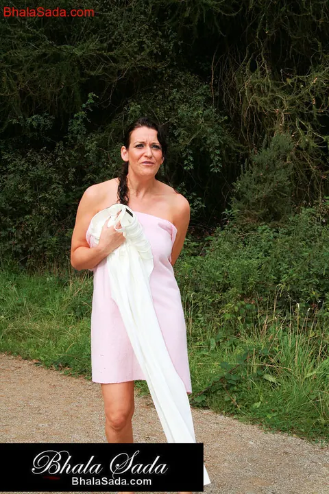 Brunette MILF Unwraps Her Robe and Poses Naked – photo 7 of 15