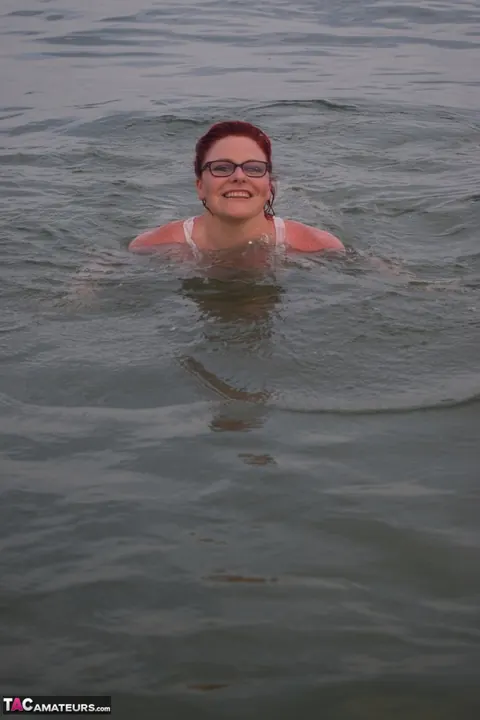 Mollie Foxxx: Thick Redhead MILF Strips on the Beach Then Fingers Her Pussy on Toilet – photo 2 of 16