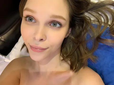 Kitty Gem: Skinny Brunette Pulls Panties Aside and Spreads for Mirror Selfie – photo 13 of 20