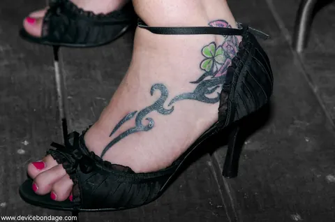 Bree Barrett: Short-Haired Blonde in High Heels Uses a Dildo in Bondage – photo 4 of 9