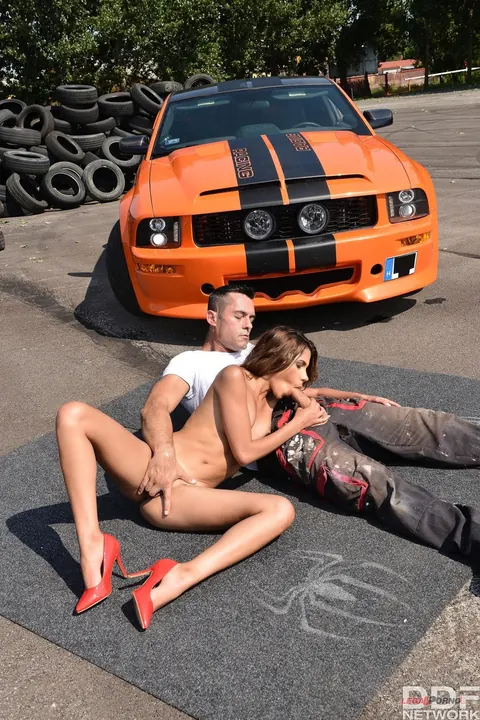 Slim Latina in Glasses Gives a Blowjob Outdoors – photo 13 of 20