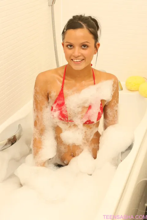 Sasha Cane: Skinny British Brunette Fingers Her Pussy in a Bubble Bath – photo 2 of 21