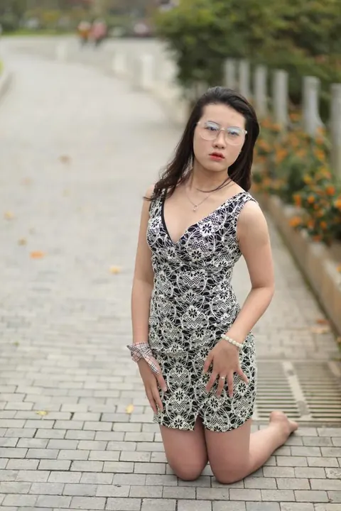 Thick Asian Woman in a Skirt and Glasses Poses Clothed – photo 7 of 21