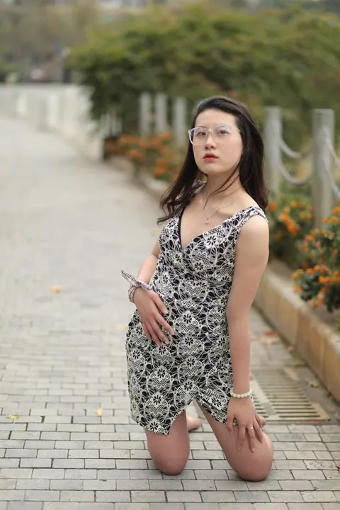 Thick Asian Woman in a Skirt and Glasses Poses Clothed – photo 20 of 21