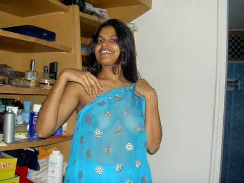 Indian Brunette Poses in a Skirt and Reveals Her Body – photo 4 of 12