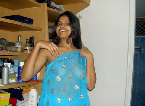 Indian Brunette Poses in a Skirt and Reveals Her Body – photo 6 of 12