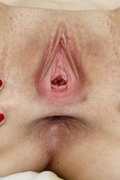 Gracie May Green: Petite Blonde Undresses to Reveal Her Tattoo – photo 17 of 21