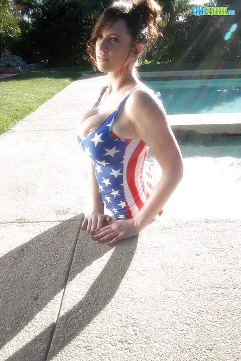 Lana Kendrick: Tall Brunette in American Flag Bikini Poses by the Pool – photo 5 of 16