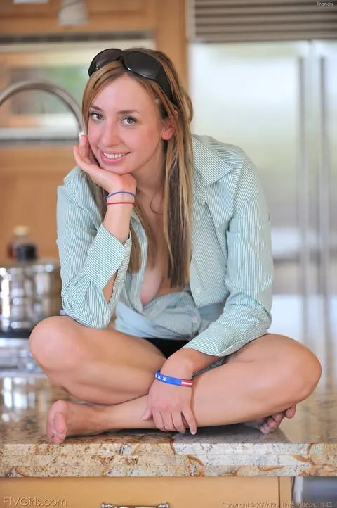 Woman Strips Naked and Masturbates with a Toy – photo 13 of 21