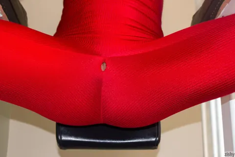 Portia Kincaid: PAWG in the Gym Spreads Her Legs and Shows Her Natural Tits – photo 5 of 12