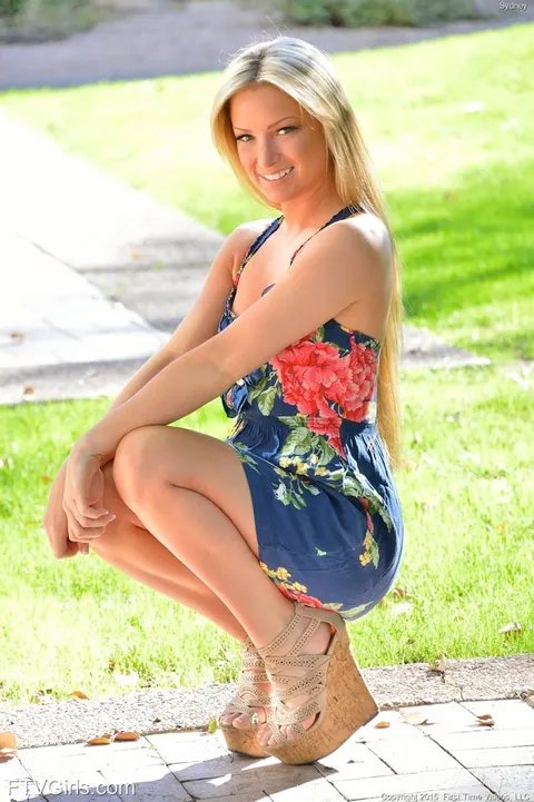 Kaylie Karter: Tall Blonde Flashes No Panties and Uses a Dildo Outdoors in Heels – photo 2 of 16