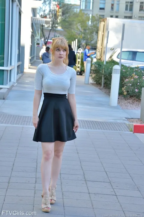 Alyssa Weiber: Blonde PAWG Strips Nude in Public Wearing High Heels – photo 5 of 20