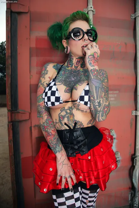 Sydnee Vicious: Busty Tattooed Brunette in Glasses Takes Two Men in a Threesome – photo 2 of 17