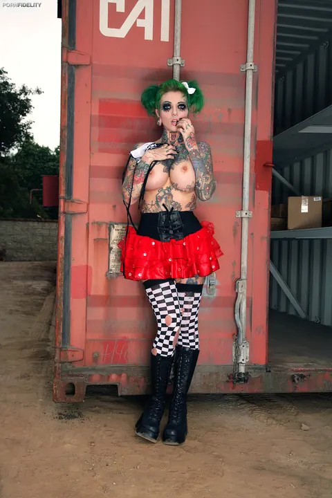 Sydnee Vicious: Busty Tattooed Brunette in Glasses Takes Two Men in a Threesome – photo 8 of 17
